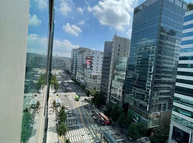Hongdae 3 - 1min From Hongik Uni Station Exit #1