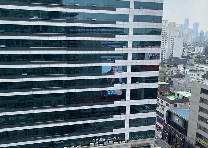 Hongdae 3 - 1min From Hongik Uni Station Exit #1 * 首爾
